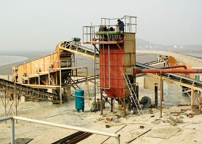 赤峰市 - 沧恒环保为矿山设备企业破碎机配套布袋除尘器